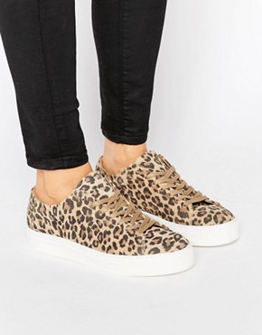 7488916-1-leopard